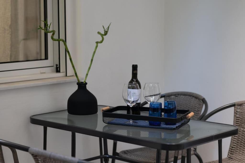 Stylish Abode Under Acropolis W/ Sunny Courtyard! Apartment Athens Exterior photo