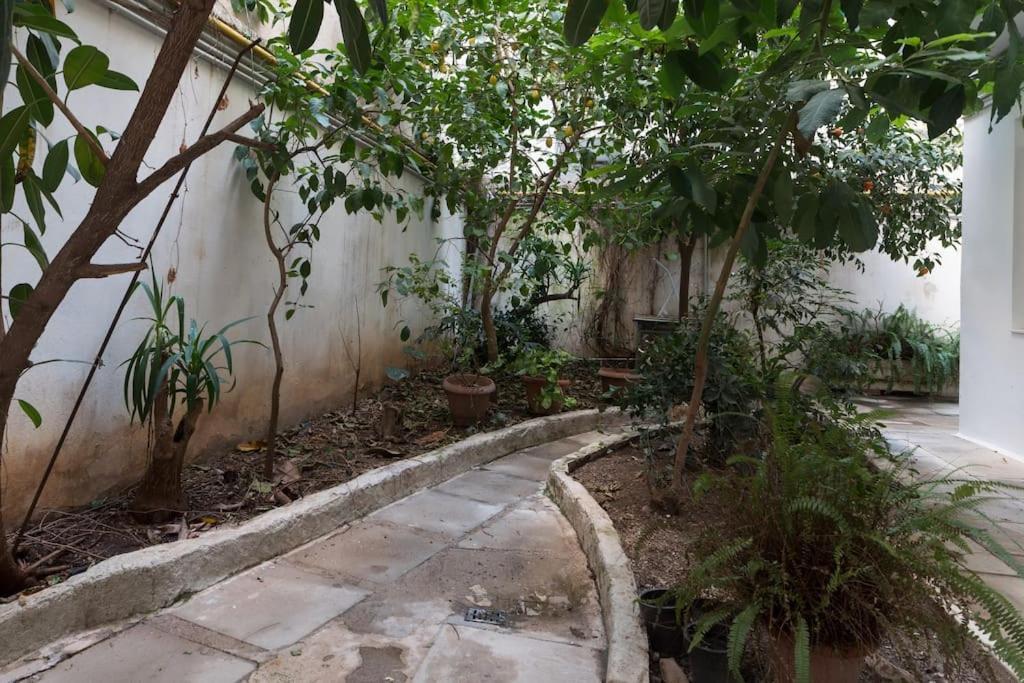 Stylish Abode Under Acropolis W/ Sunny Courtyard! Apartment Athens Exterior photo