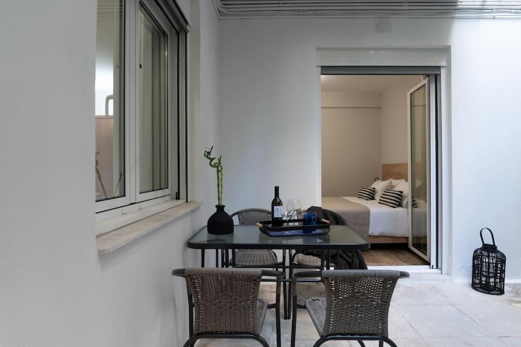 Stylish Abode Under Acropolis W/ Sunny Courtyard! Apartment Athens Exterior photo