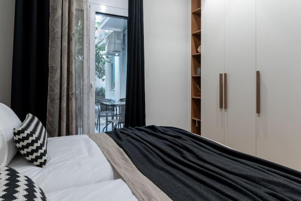 Stylish Abode Under Acropolis W/ Sunny Courtyard! Apartment Athens Exterior photo